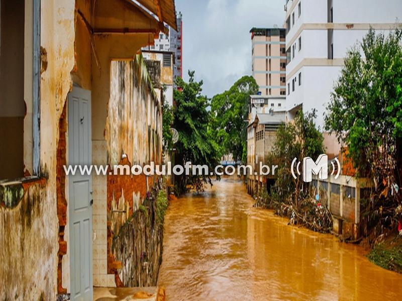 Chuvas em Minas deixam 131 cidades em estado de emergência e 20 mortos