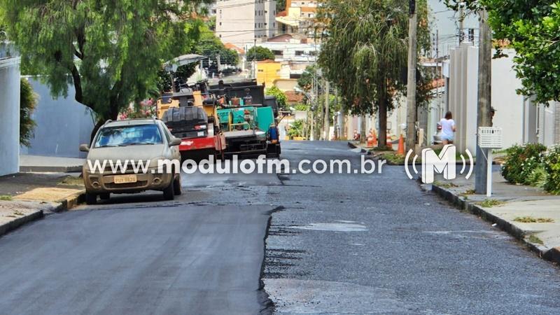 Rua Otávio de Brito no Bairro Cidade Jardim recebe...