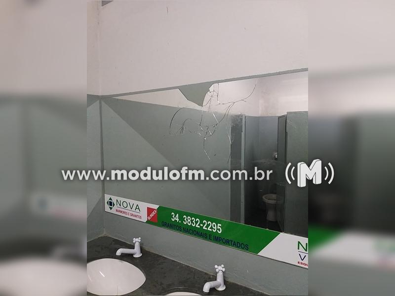 Torcedora do Cruzeiro é preso por danificar banheiro