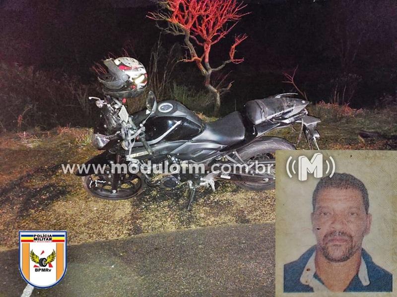 Homem de 51 anos morre ao colidir com sua motocicleta na traseira de carreta na MG 190