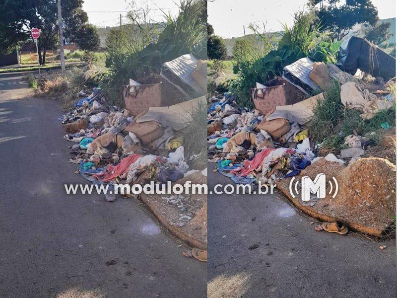 Moradores fazem denúncia e cobram providência por descarte irregular de lixo em Patrocínio