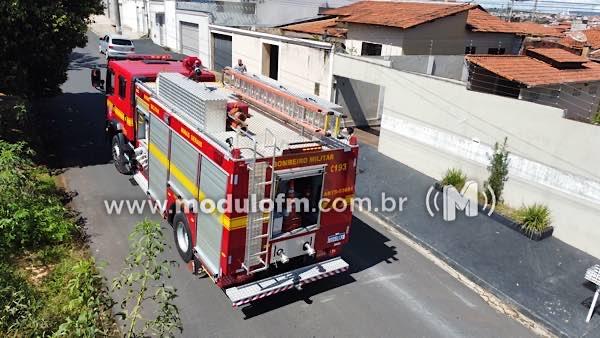Botijão pega fogo e assusta família no bairro Santo Antônio