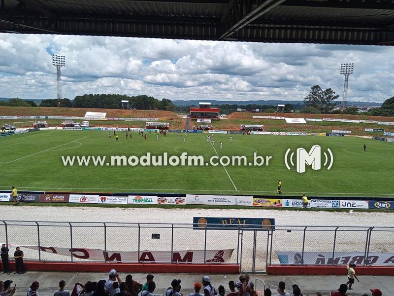 Depois de várias reclamações, prefeito anuncia a troca do gramado do Estádio Pedro Alves do Nascimento