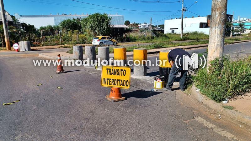 Prefeitura inicia sinalização em barreiras de concreto do bairro Morada Nova após reclamações de moradores