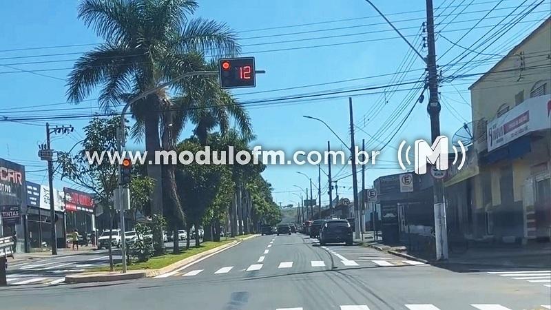 SESTRAN ativa novo semáforo na esquina da Rui Barbosa com rua Miguel Marques