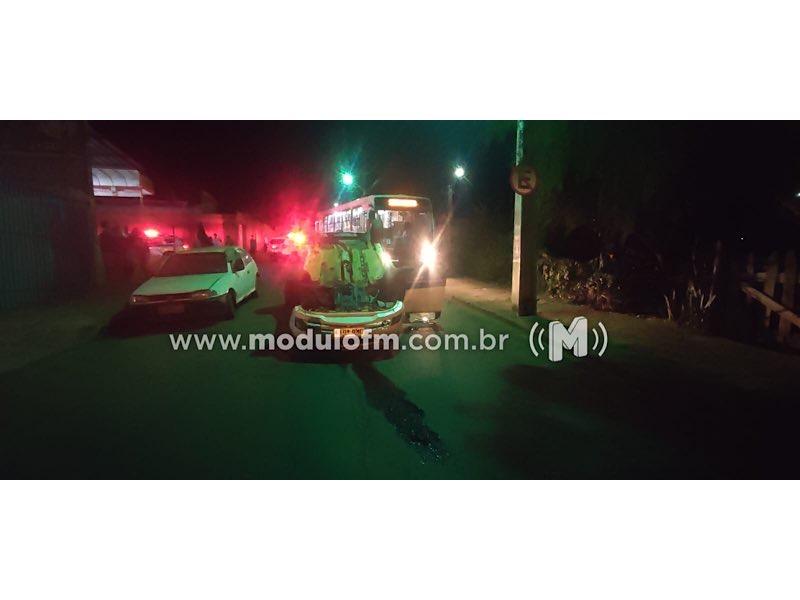 Imagem 11 do post Após colisão com ônibus coletivo, carro capota e deixa duas pessoas feridas em Patrocínio