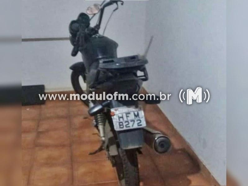 Homem tem motocicleta furtada em Patrocínio