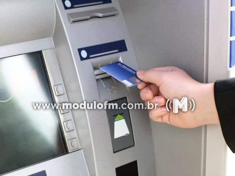 Polícia descobre dispositivo de retenção de cartões em caixa eletrônico de agência bancária em Patrocínio