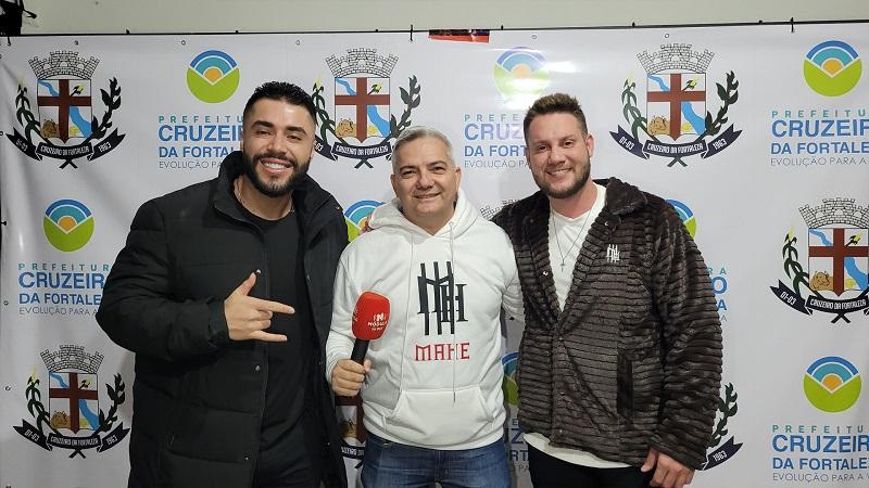 Dupla Bruno & Denner anima público em Cruzeiro da Fortaleza e destaca novidades da carreira