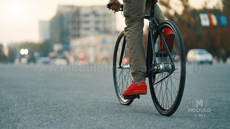 Novas regras de trânsito para scooters e bicicletas elétricas...