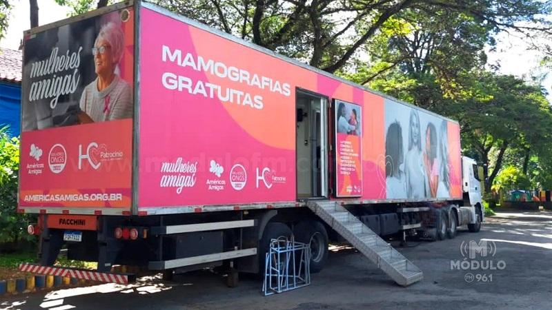 Carreta Mama-Móvel do HC Patrocínio vai para o Rio de Janeiro e atende mulheres no Complexo do Alemão