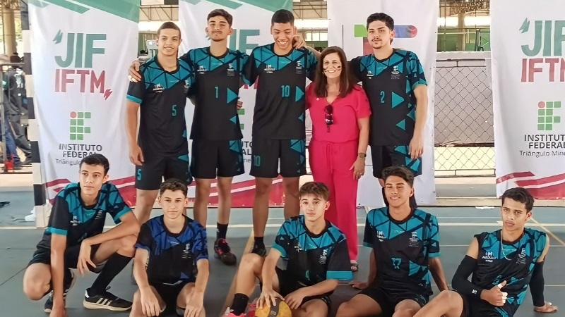 Vitória em dose dupla: times de voleibol e basquete do Campus Patrocínio ficam em primeiro lugar no JIF IFTM 2023