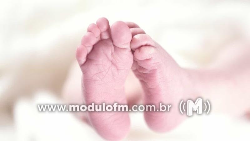 Bebê de 1 mês morre após se engasgar com leite materno em Patrocínio