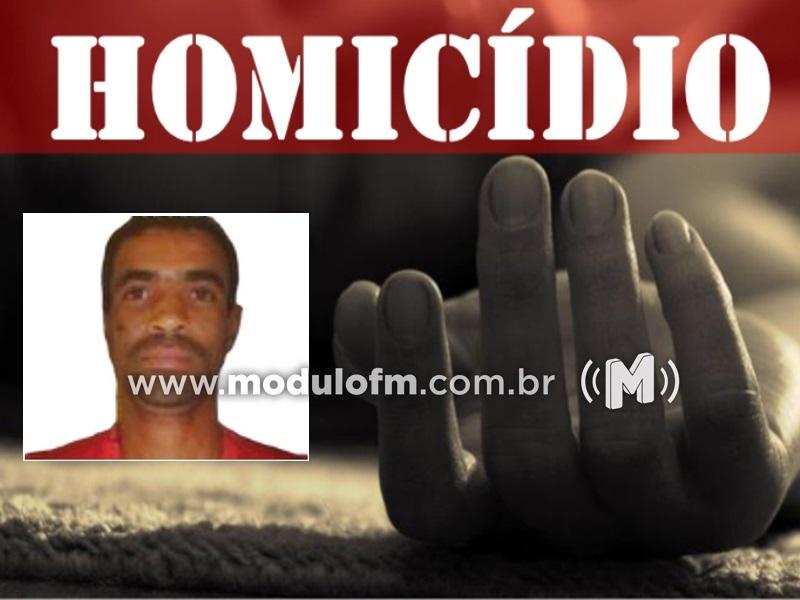 Homem é brutalmente assassinado devido a dívidas relacionadas ao tráfico de drogas em Monte Carmelo