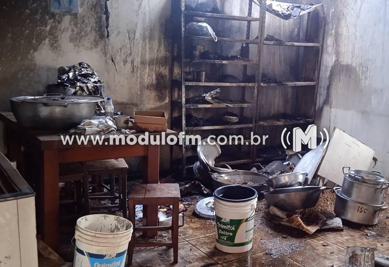 Homem incendeia casas e igreja, deixando rastro de destruição na Comunidade de Pântano