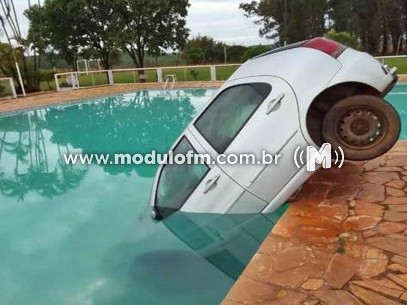 Incidente inusitado: veículo cai em piscina de clube na cidade de Cruzeiro da Fortaleza
