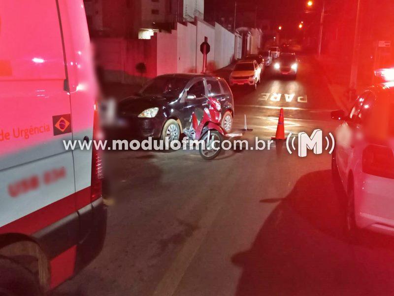 Colisão entre veículo e moto deixa motociclista com ferimentos em Patrocínio