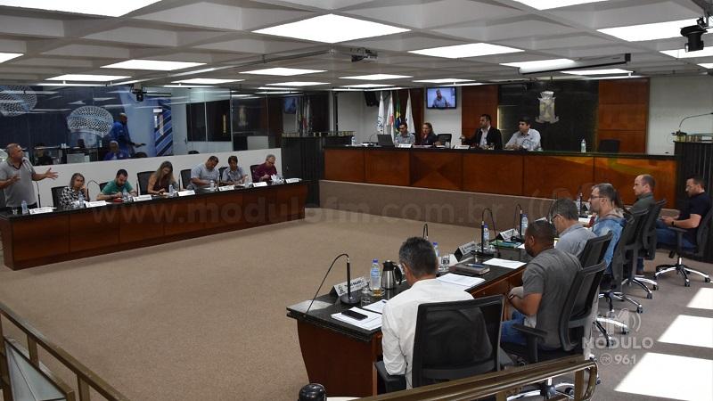 Vereadores rejeitam reajuste de 4,5% do prefeito e aprovam emenda que propõe 9% para servidores da Câmara e Prefeitura