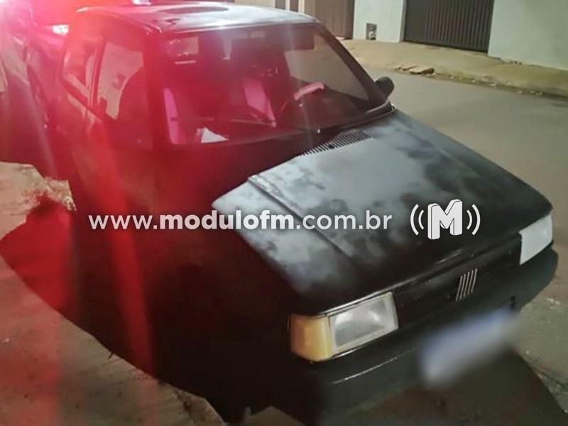 Criminosos enganam proprietária e furtam Fiat Uno anunciado no Facebook em Guimarânia; veículo é recuperado em operação policial