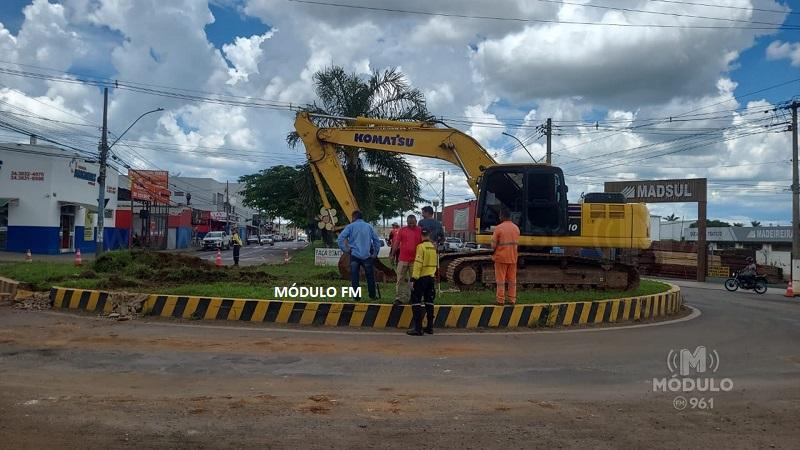 Prefeitura inicia redução da rotatória entre as avenidas Faria Pereira e Marciano Pires