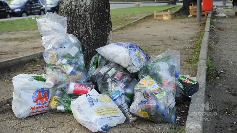 Secretaria orienta população sobre descarte correto do lixo para evitar incidentes com garis