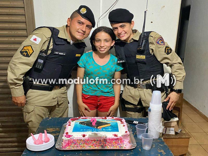 Menina realiza sonho de ter a Polícia Militar em aniversário de 13 anos em Patrocínio