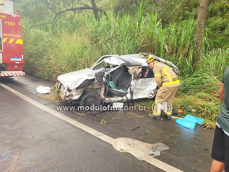 Imagem 4 do post Idoso morre após acidente entre veículo de passeio e caminhão na MG-187 próximo de Salitre de Minas