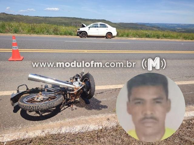 Motociclista morre em colisão frontal com veículo de passeio...