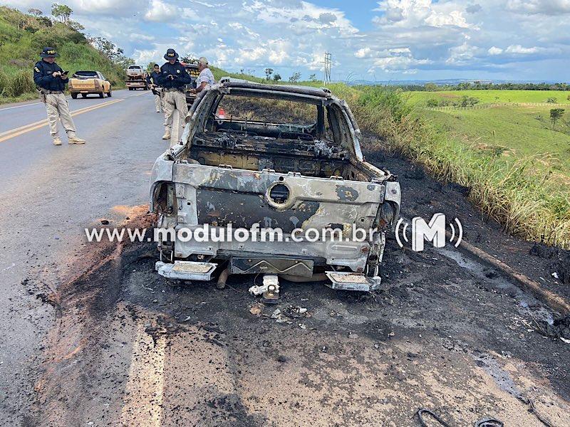 Imagem 1 do post Motorista escapa ileso de carro em chamas na BR-365