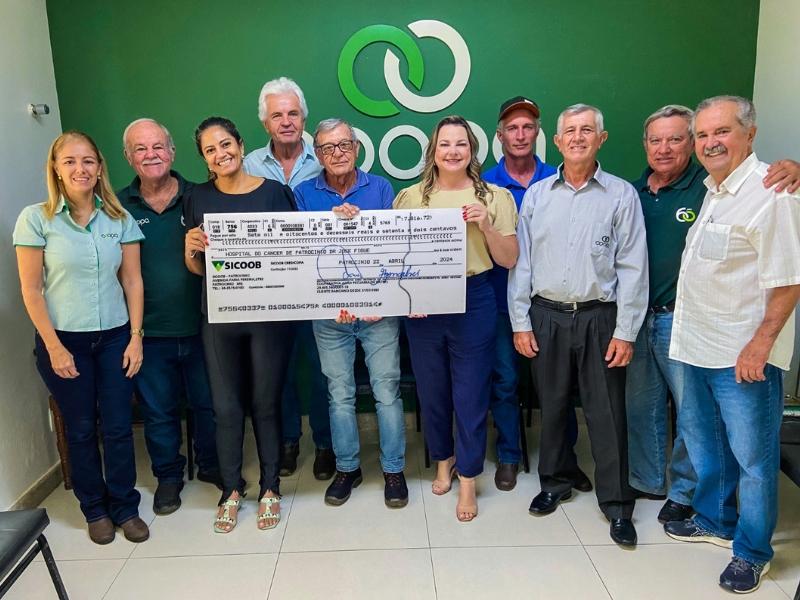 Coopa repassa mais de R$ 7 mil para o HC Patrocínio, fruto da doação de leite pelos produtores na Sexta-Feira Santa