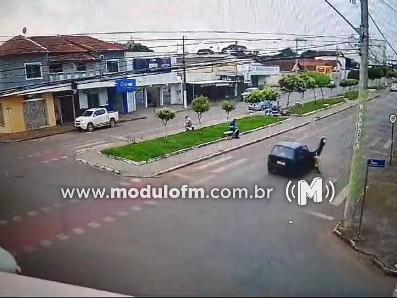 Motorista inabilitado atropela mulher na faixa de pedestre em Serra do Salitre