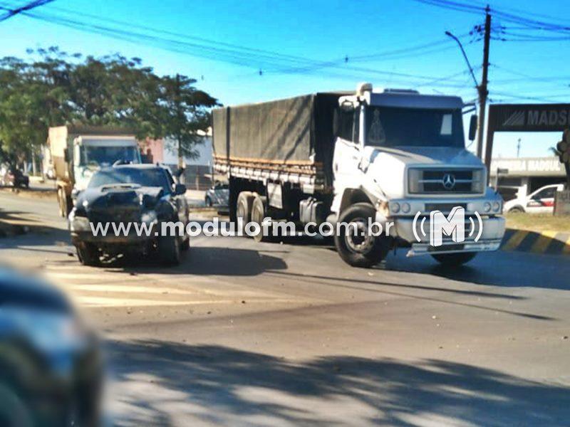 Após acidentes, moradores e motoristas pedem semáforo em cruzamento de Patrocínio