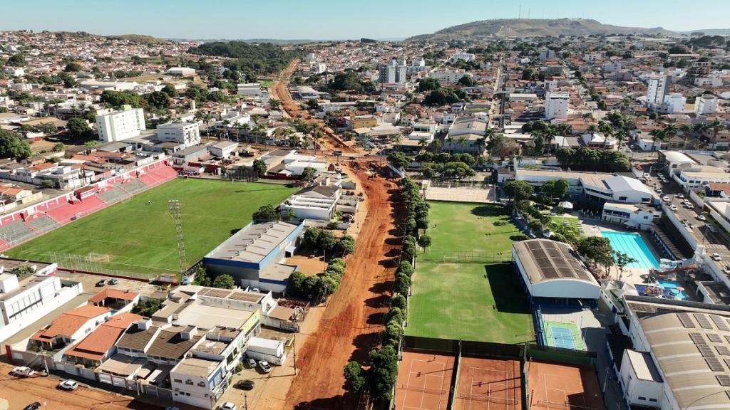 Trecho da Av. Dom José André Coimbra em obras...