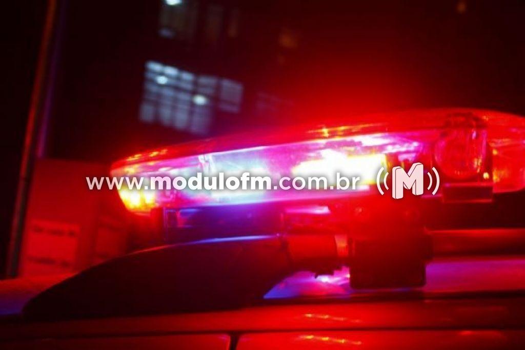 Criminoso disfarçado de cliente furta equipamentos em loja de...