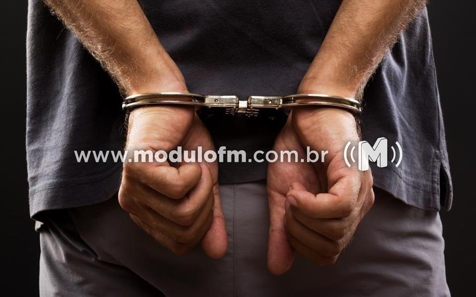 Foragido da Justiça de Coromandel é preso em abordagem...