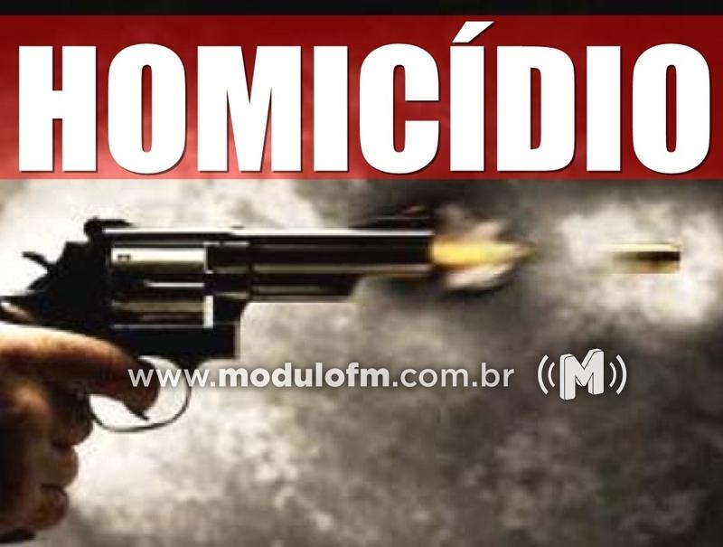 Jovem de 23 anos é executada com tiros na...