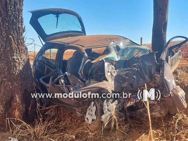 Jovem de 23 anos sofre traumatismo craniano após colisão...