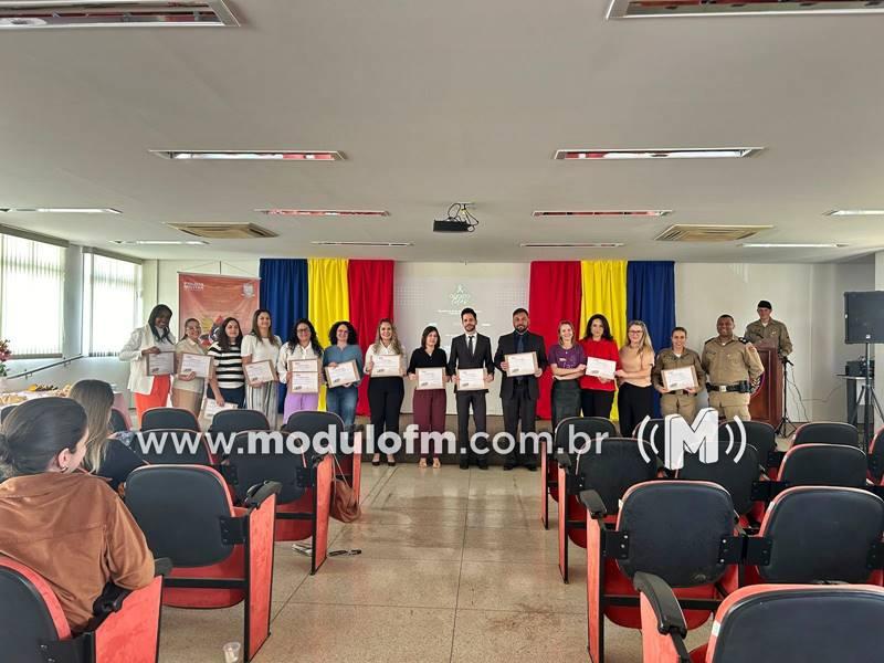 Reunião da rede de enfrentamento à violência doméstica é...