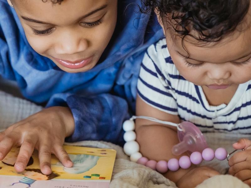 Campanha da Farmácia Nacional de arrecadação de brinquedos e livros vai até o dia 11/10