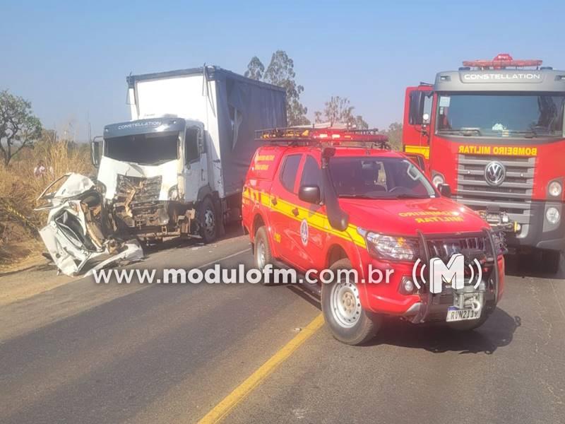 ATUALIZADA: Grave acidente na BR-365 deixa quatro mortos e um ferido próximo a Patrocínio