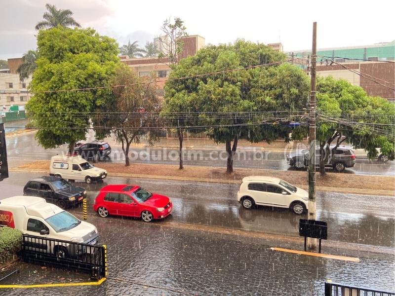 Volta a chover em Patrocínio após longo período de estiagem na cidade