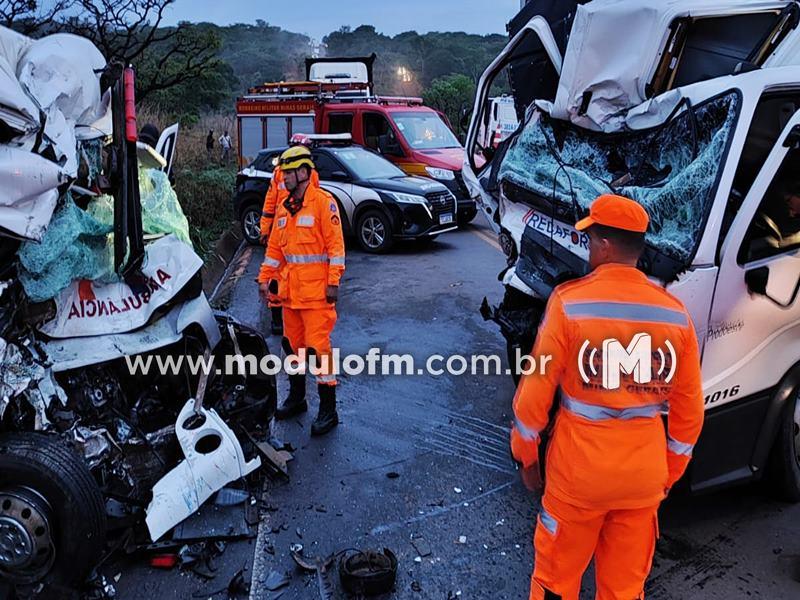 Acidente entre ambulância e caminhão deixa cinco mortos e...