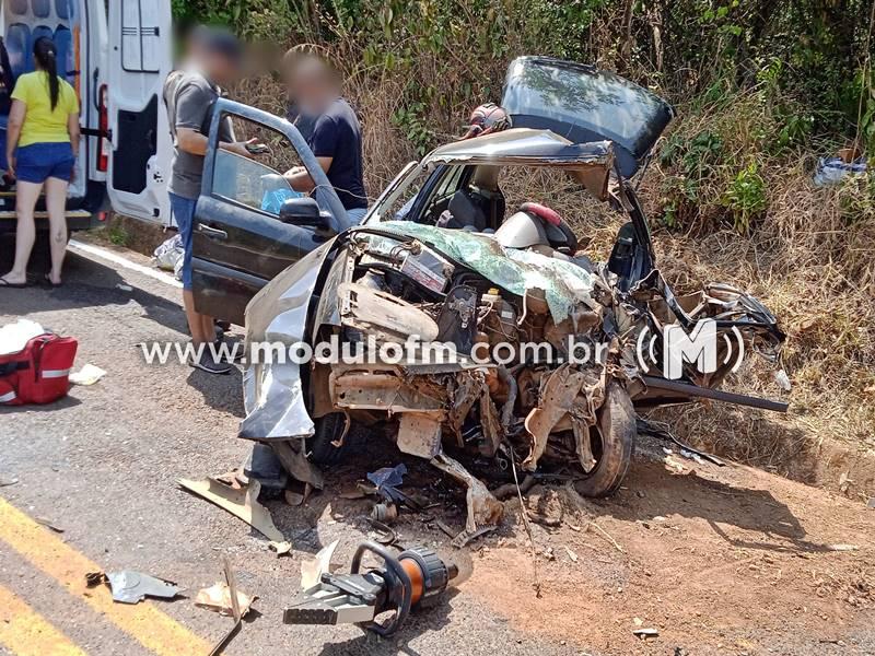 Colisão entre veículo e caminhão de leite deixa homem...