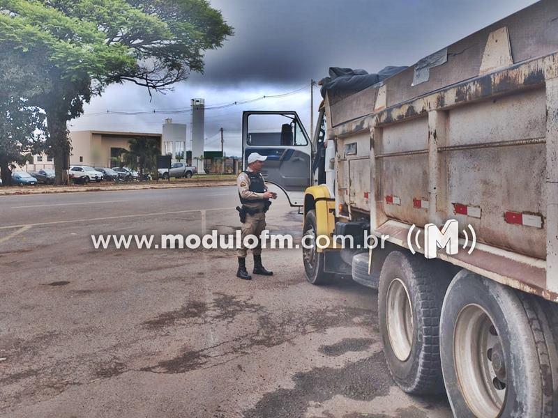 Polícia Militar Rodoviária intensifica fiscalização contra caminhoneiros que utilizam rebite