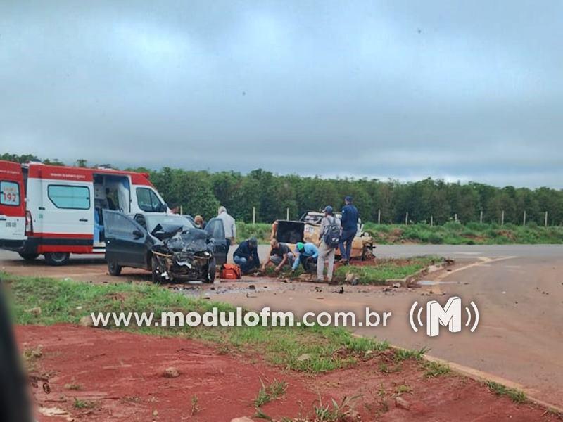 Colisão entre carro e picape deixa jovem ferido na MG-230 em Serra do Salitre