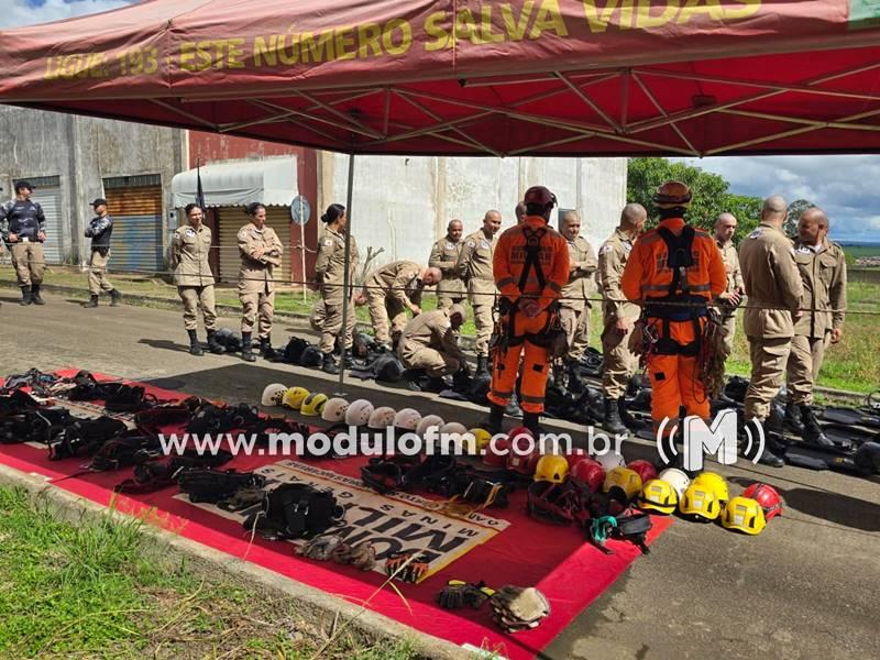 Imagem 11 do post Curso Tático Móvel recebe instruções de salvamento aquático e em altura pelo Corpo de Bombeiros de Patrocínio