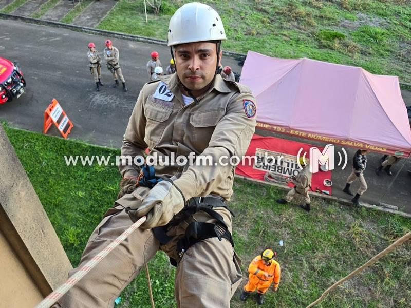 Imagem 5 do post Curso Tático Móvel recebe instruções de salvamento aquático e em altura pelo Corpo de Bombeiros de Patrocínio