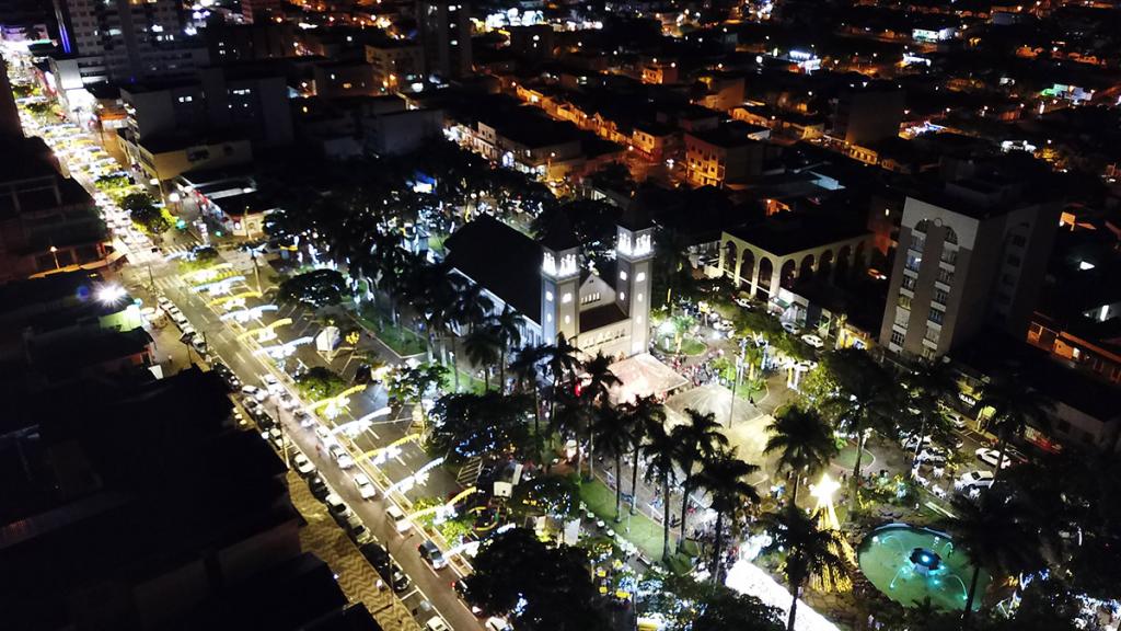 É HOJE: Inauguração da praça Santa Luzia, chegada do Papai Noel e acendimento das luzes de Natal