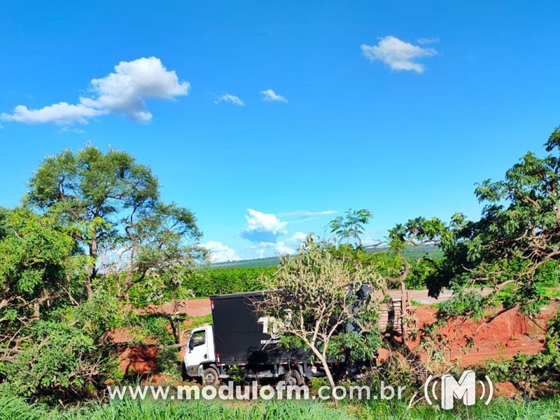 Homem cochila ao volante e causa acidente na MG-190 em Monte Carmelo