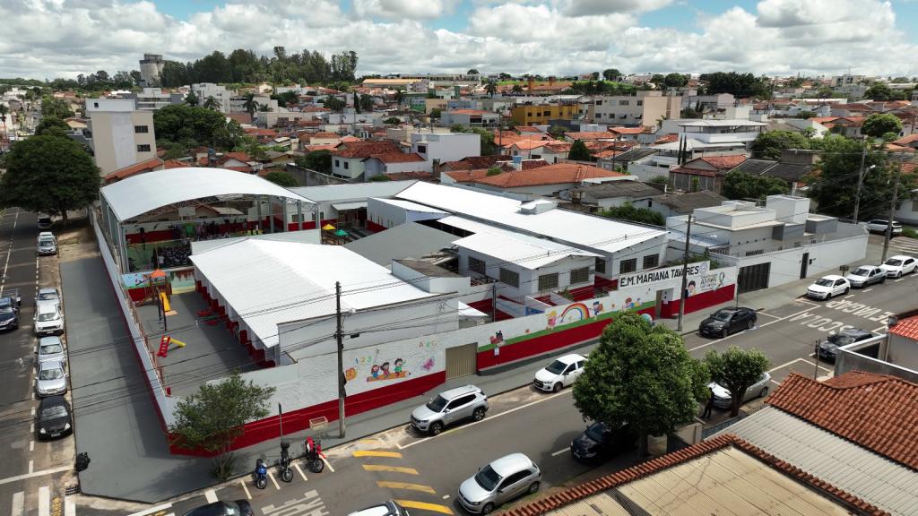 Inauguradas obras de reforma e a nova quadra da Escola Municipal Mariana Tavares